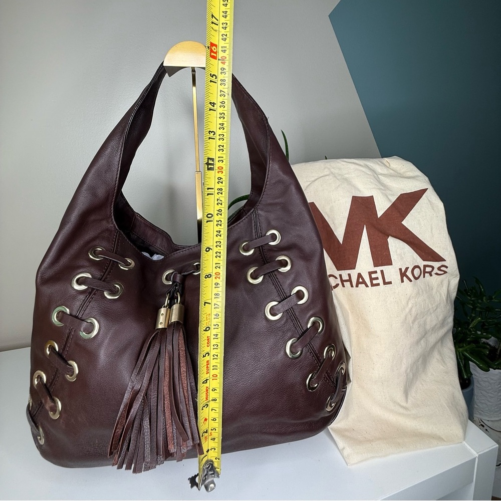 Michael Kors Astor Brown Leather Studded Grommet Tassel Hobo Shoulder Bag Y2K - Picture 10 of 12